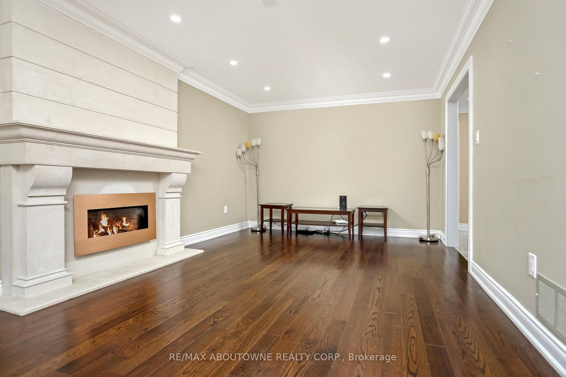 2235 Grenville Drive photo 16