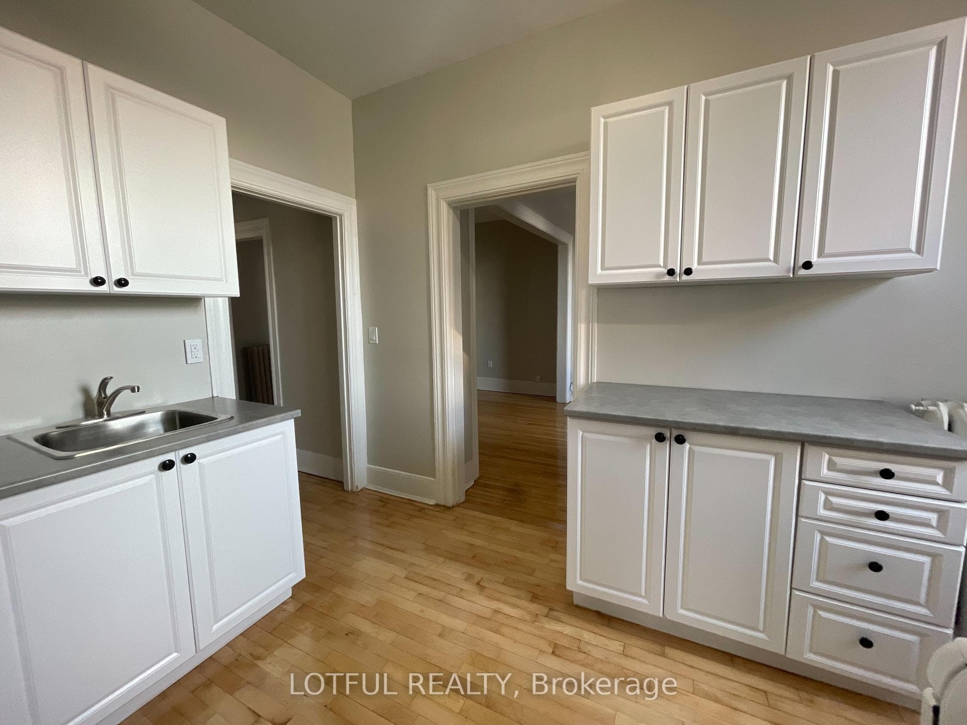4-1/2 Russell Street Unit 3 photo 10