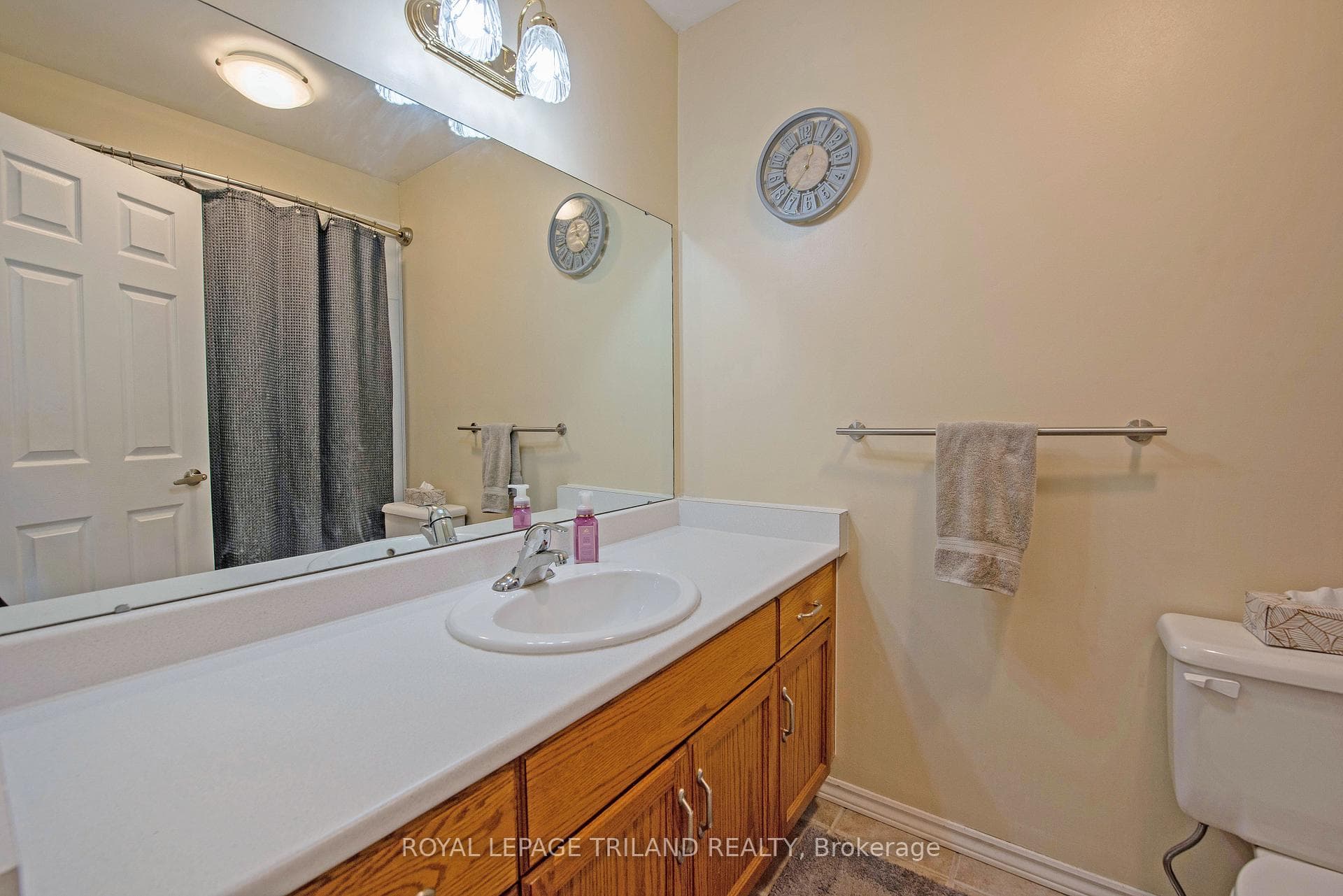 7 GOLDING Place photo 26