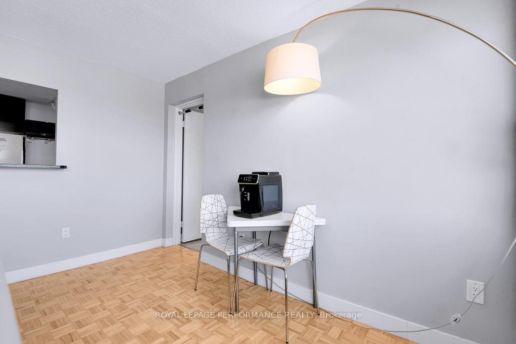20 Chesterton Drive Unit 1012 photo 14