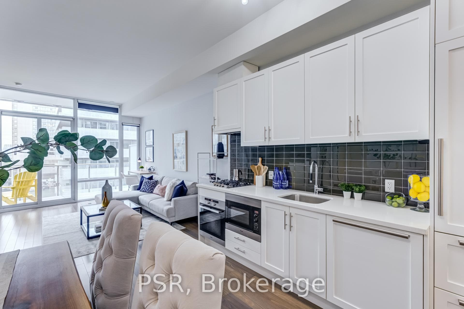 29 Queens Quay Unit 627 photo 14