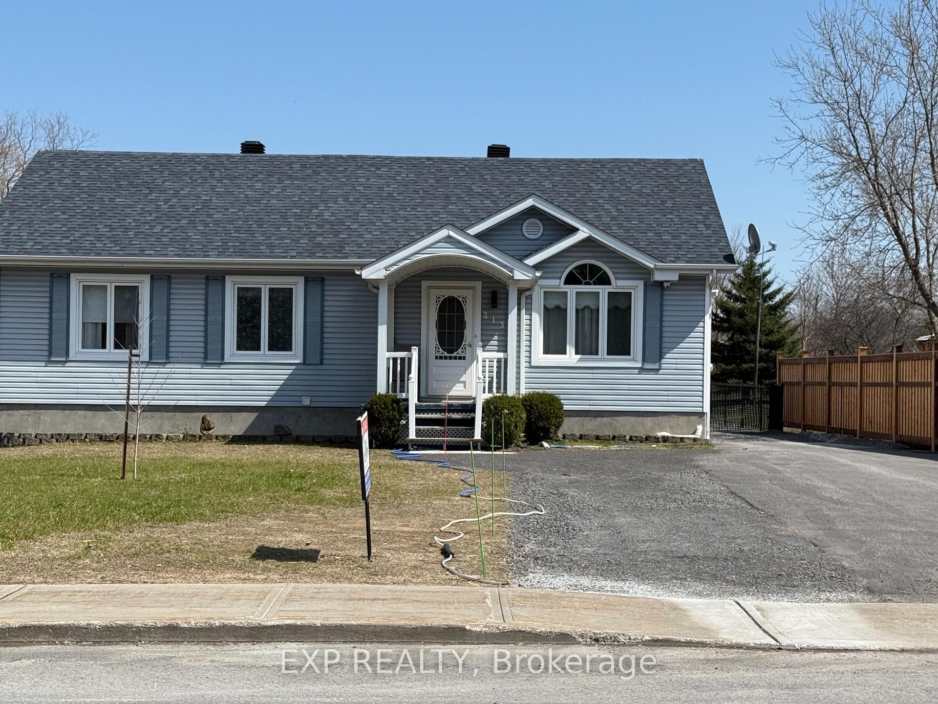 213 Longueuil Street photo 2