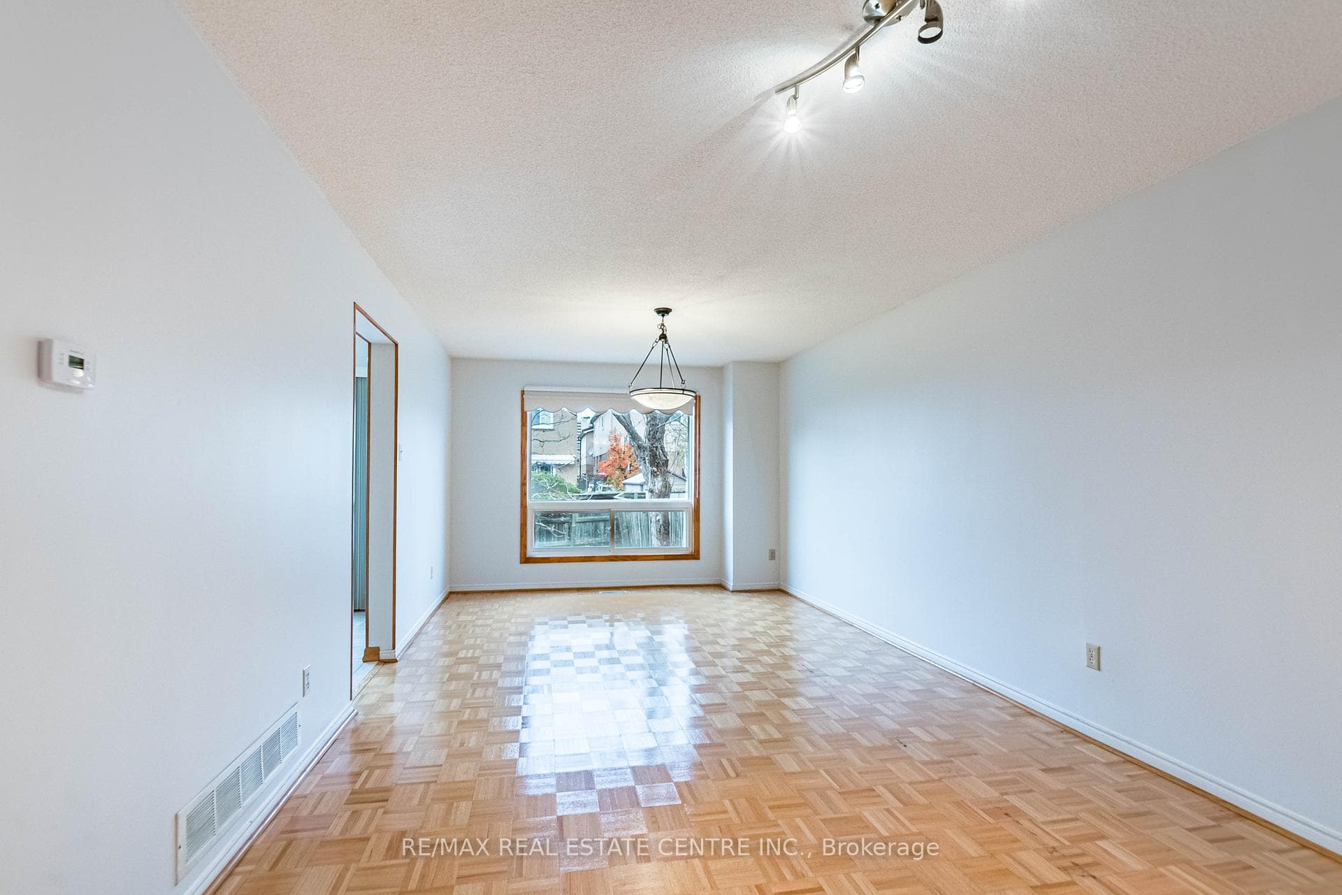 665 Dinsmore Court photo 8
