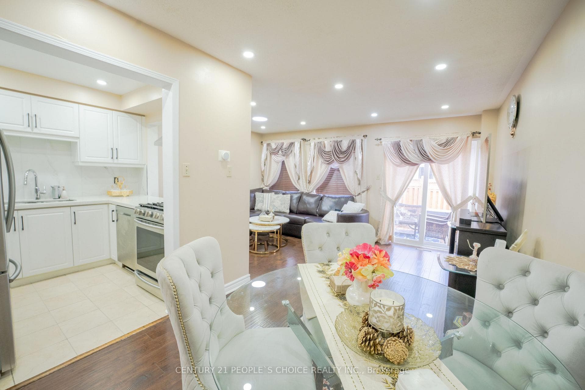 110 Goldenlight Circle photo 6
