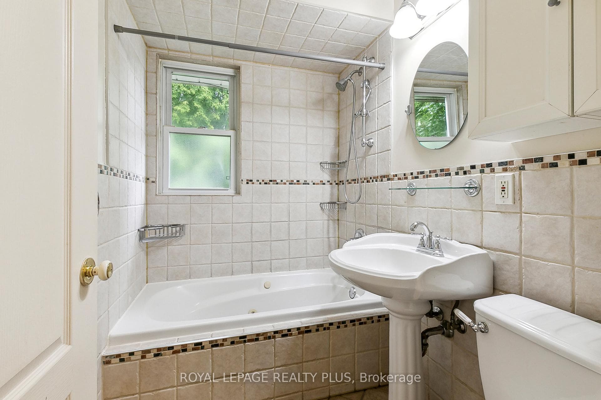 4236 Bloor Street photo 21