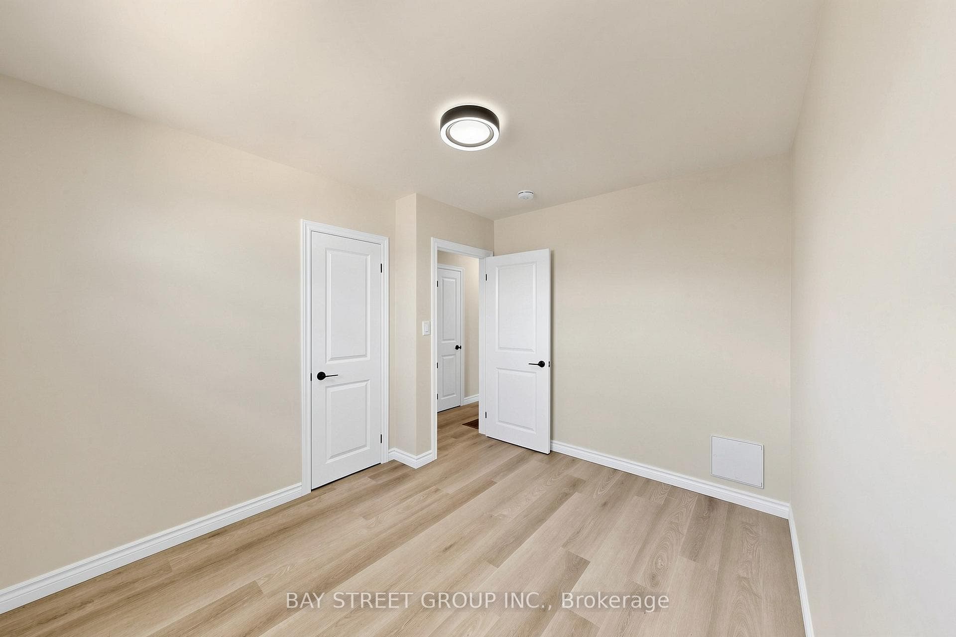 28 Warren Avenue photo 13