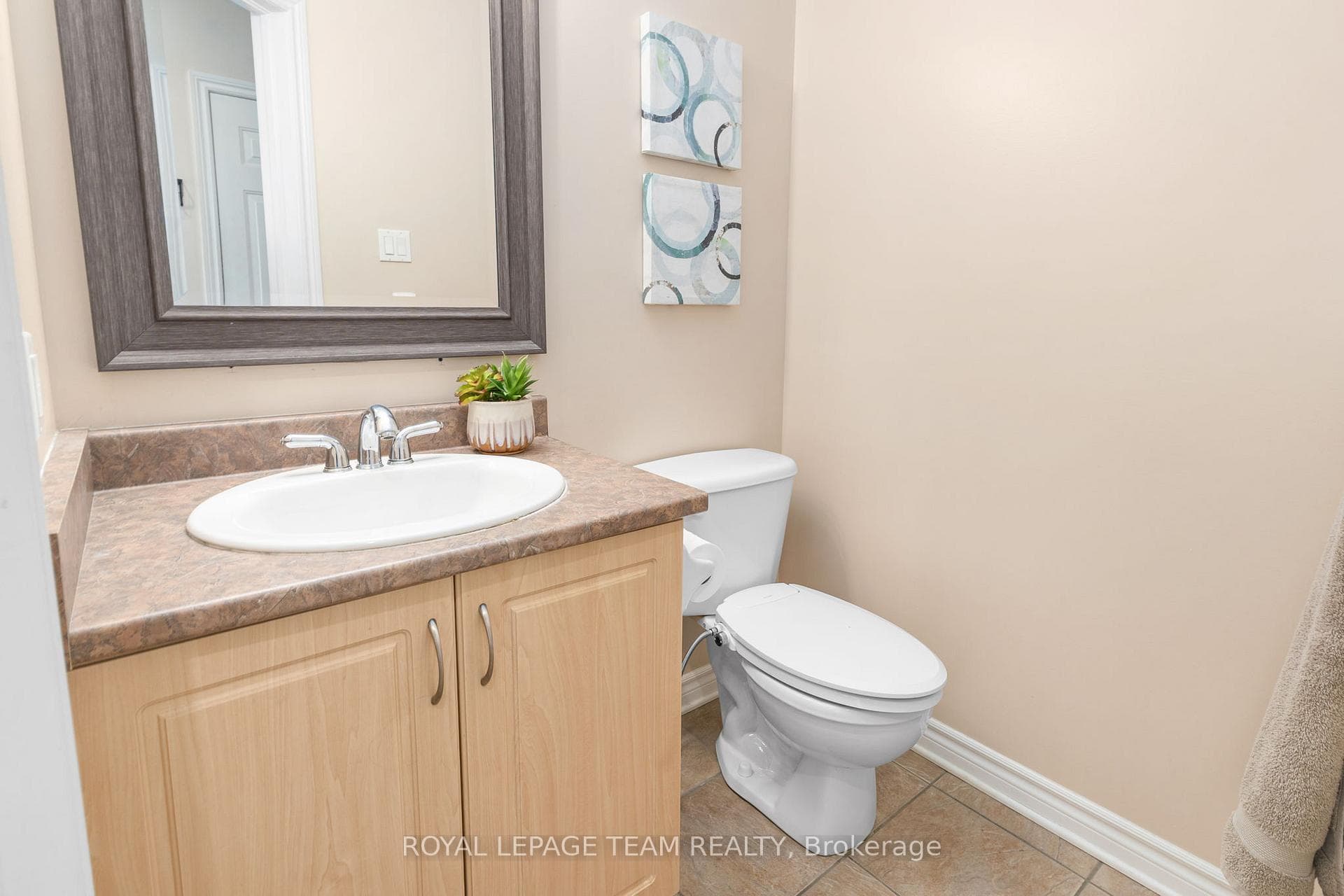 189 Gray Crescent photo 3