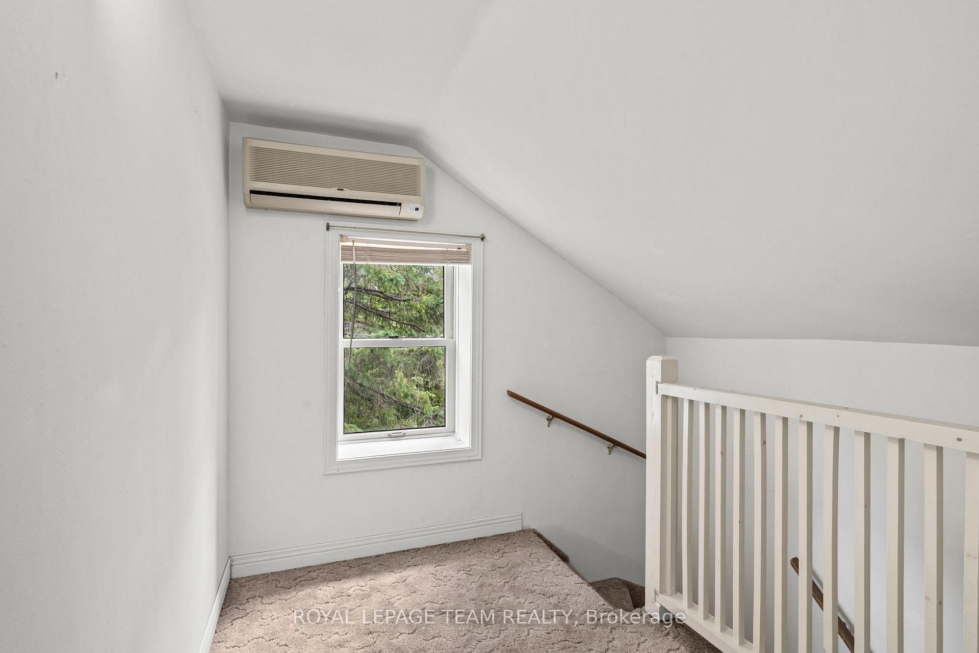 634 Elgin Street photo 26
