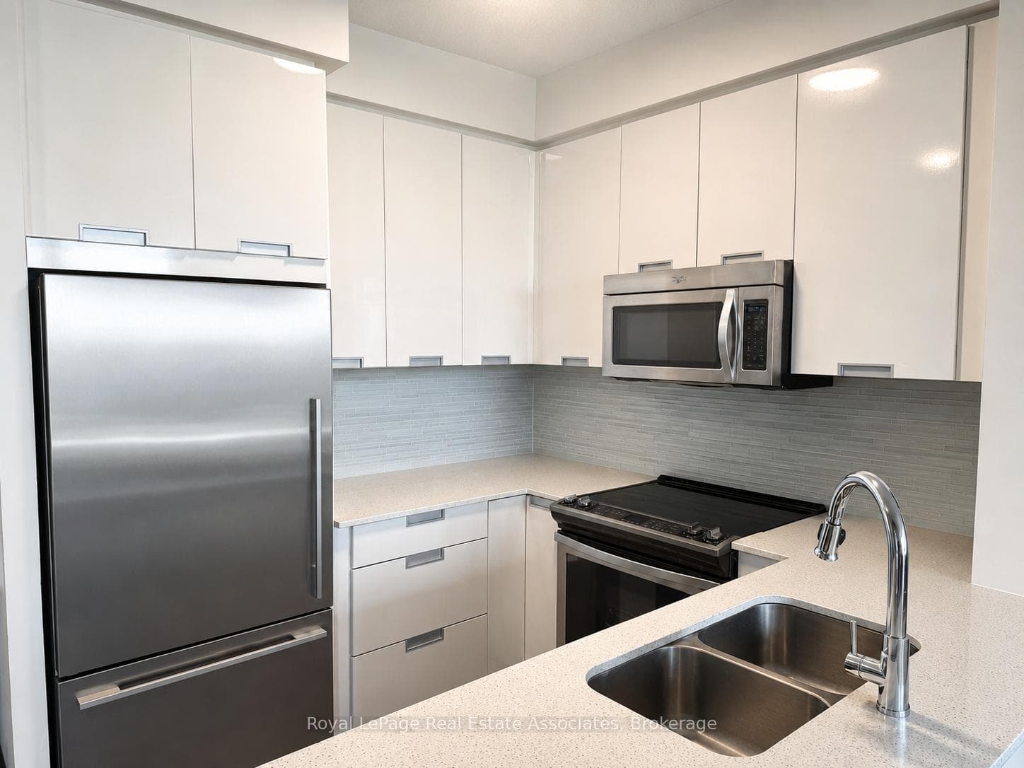 55 Eglinton Avenue Unit 606 photo 1