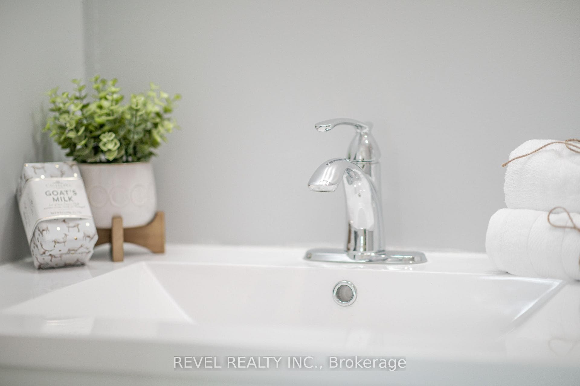 75 Adelaide Street photo 21