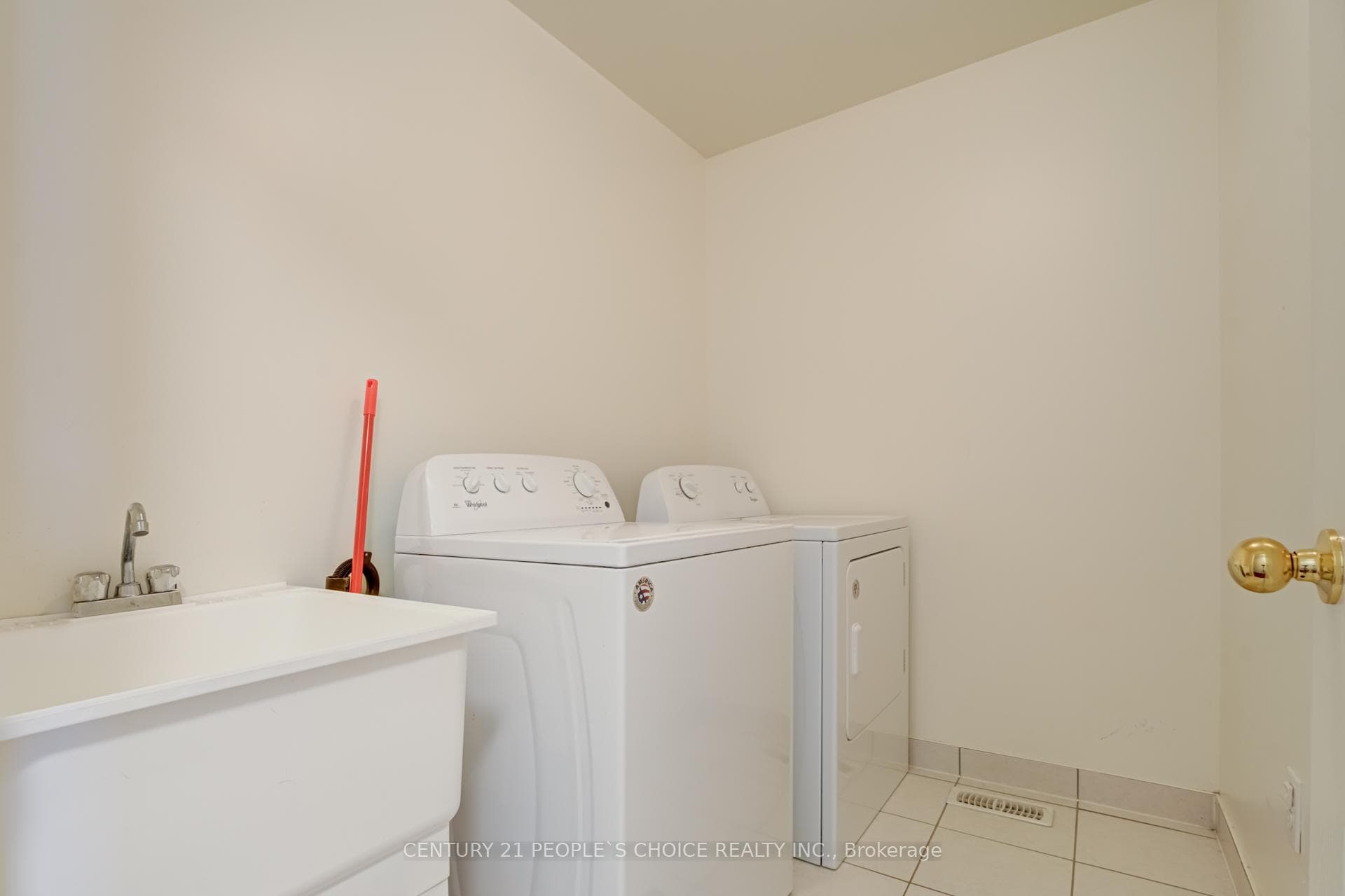 6 Kinrade Crescent photo 30