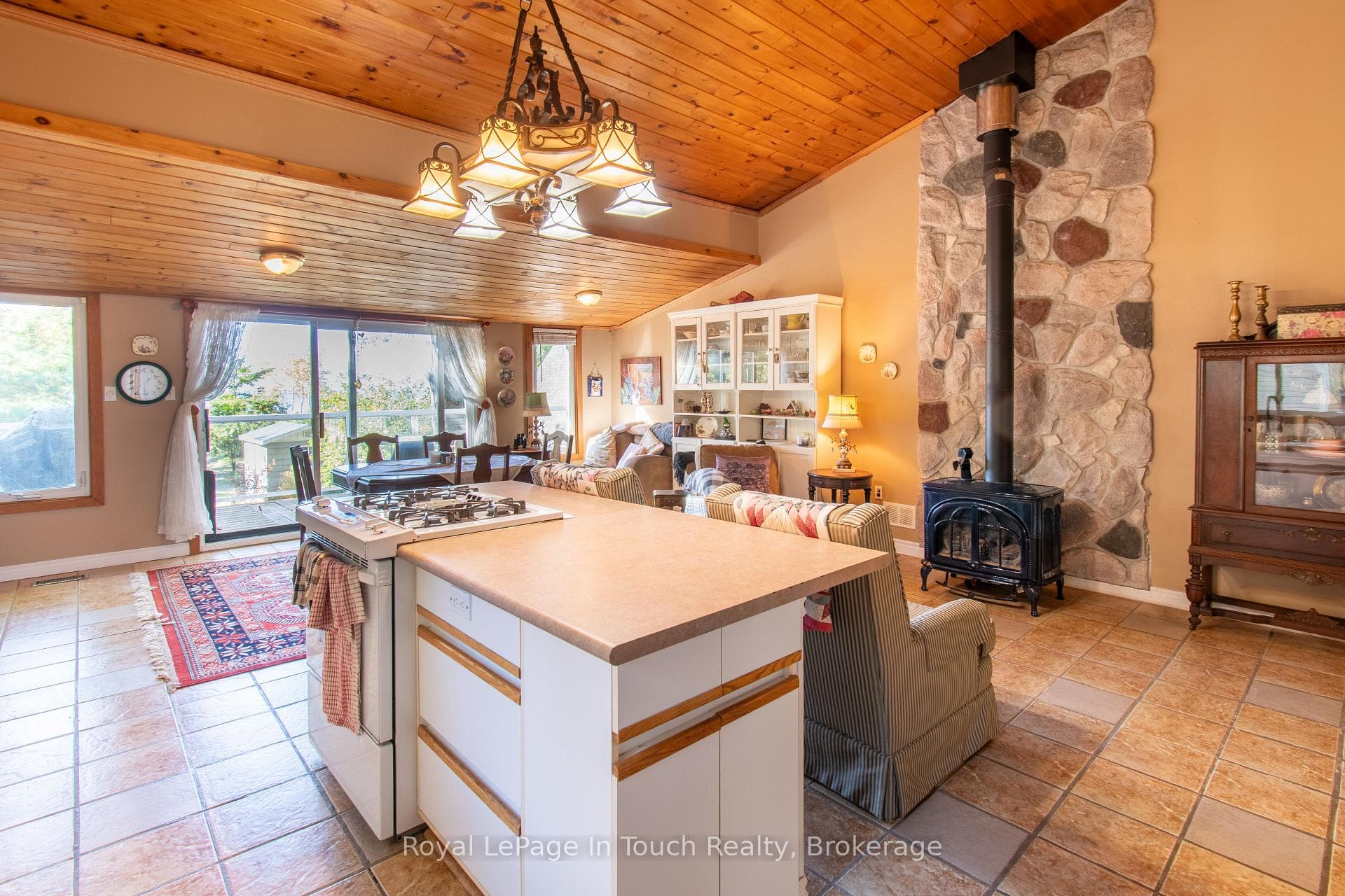 64 Wahnekewening Drive photo 16