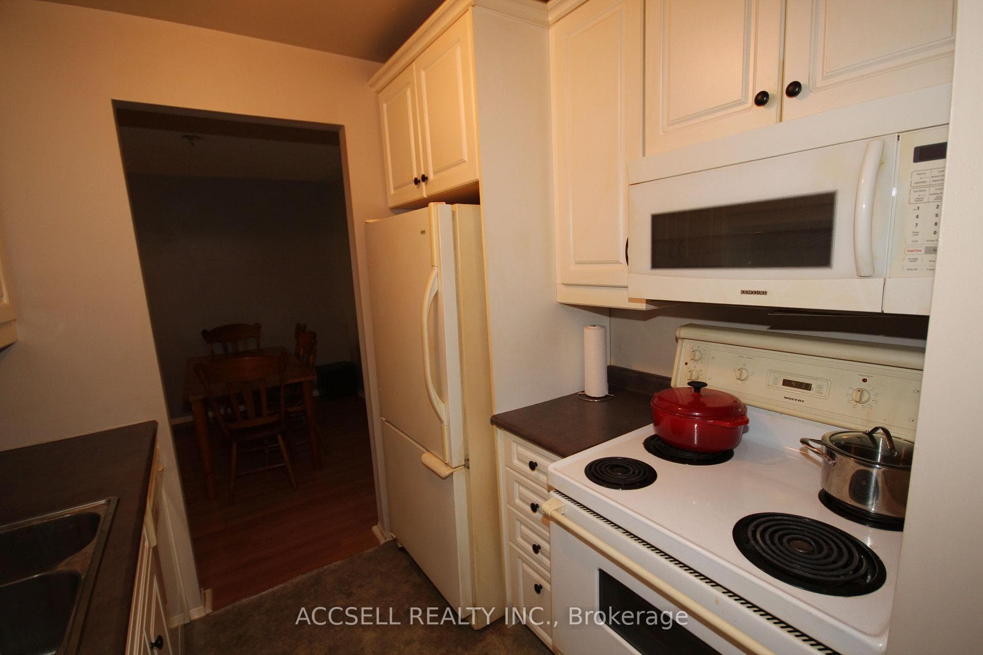 731 Deveron Crescent Unit 111 photo 9