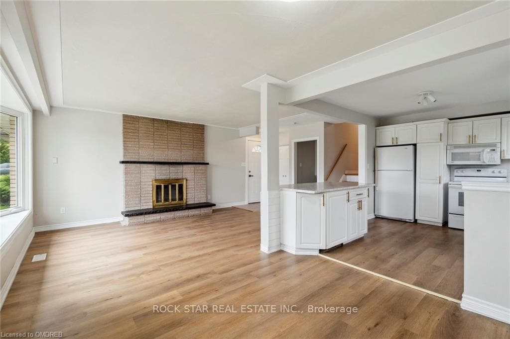 66 Victor Boulevard photo 4