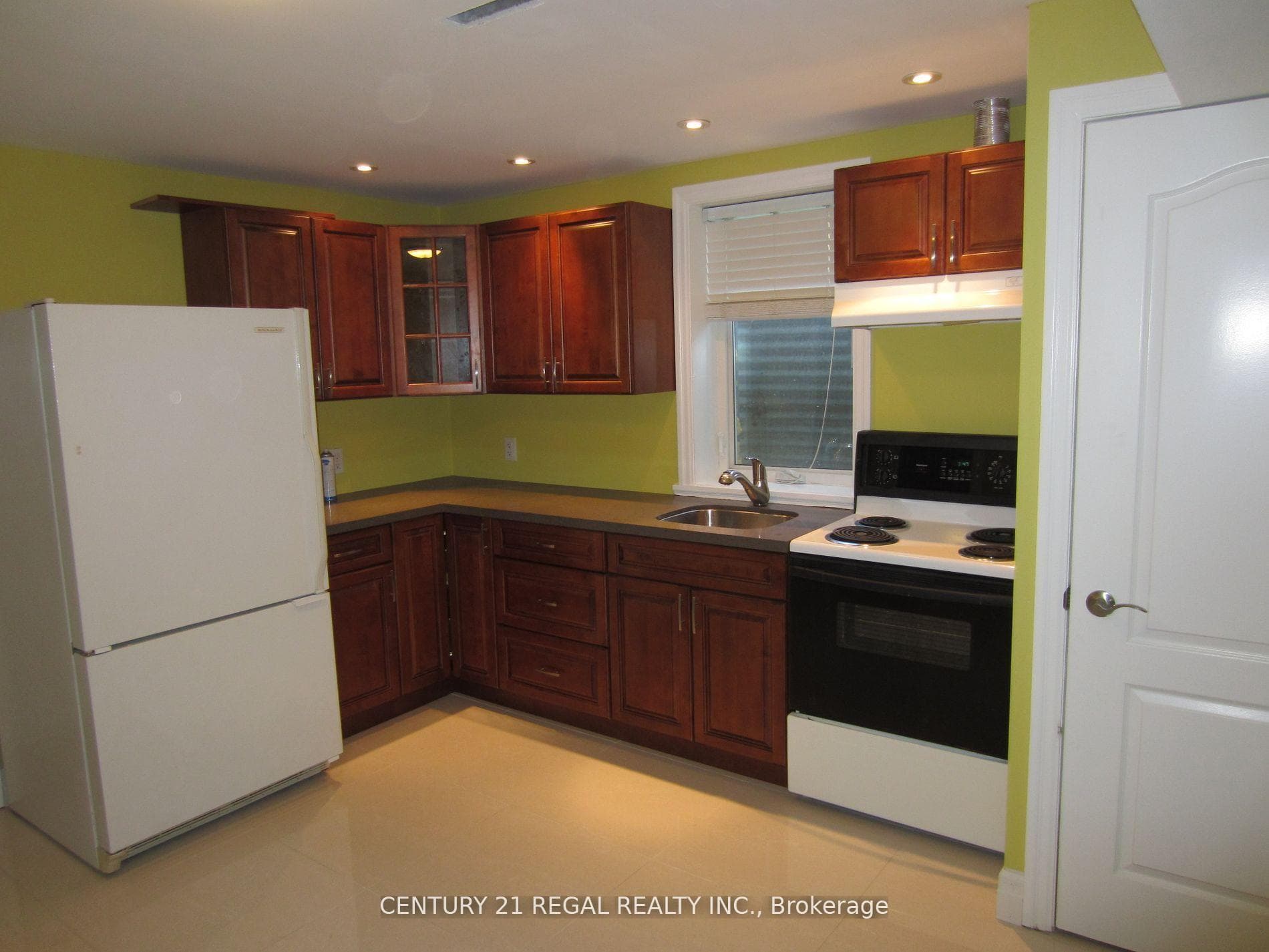 1361 Lochlin Trail Unit bsmt photo 6