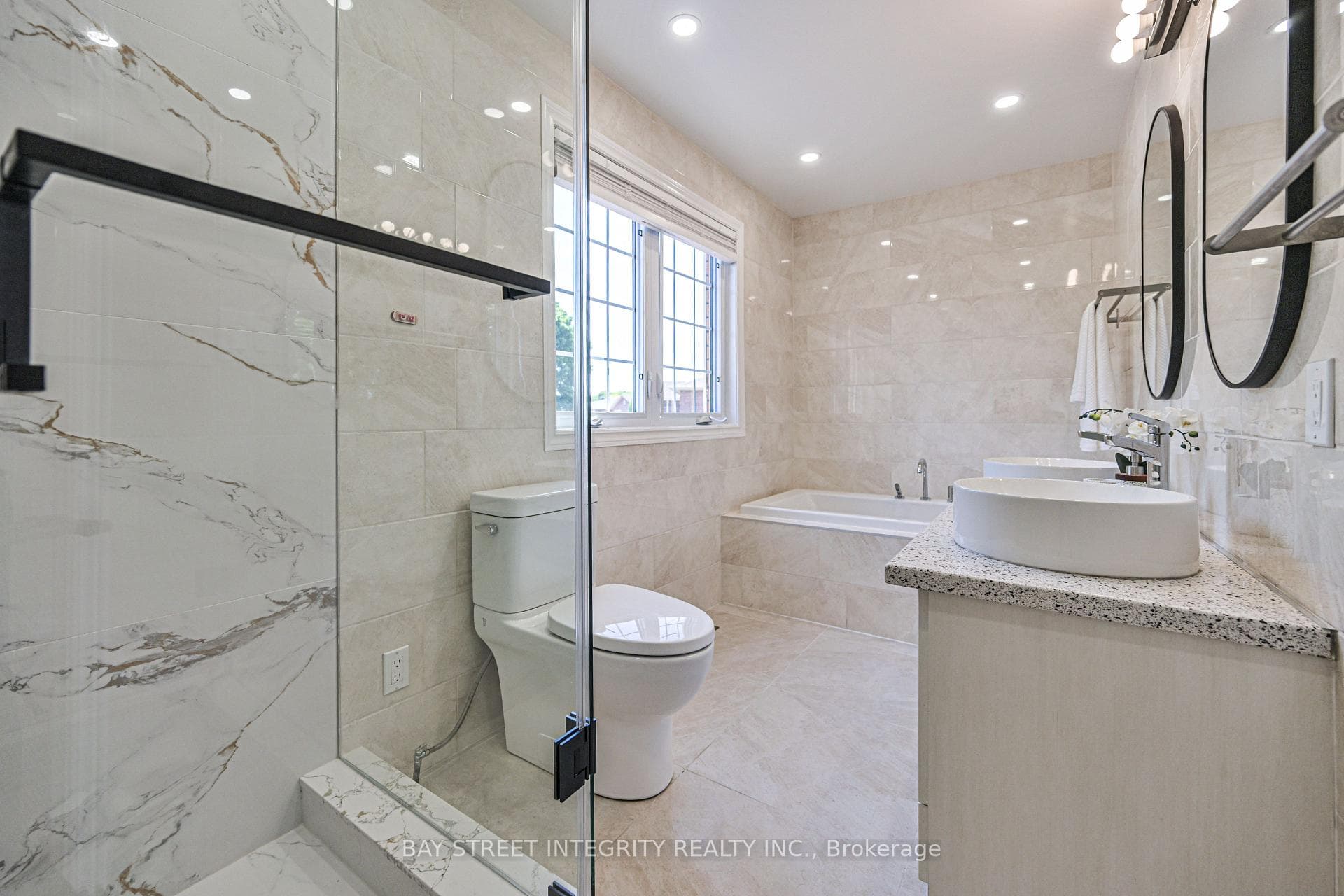 111 Michener Crescent photo 25