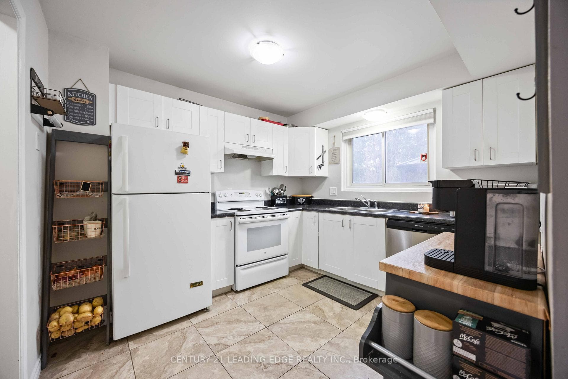 530 Lancelot Crescent photo 8