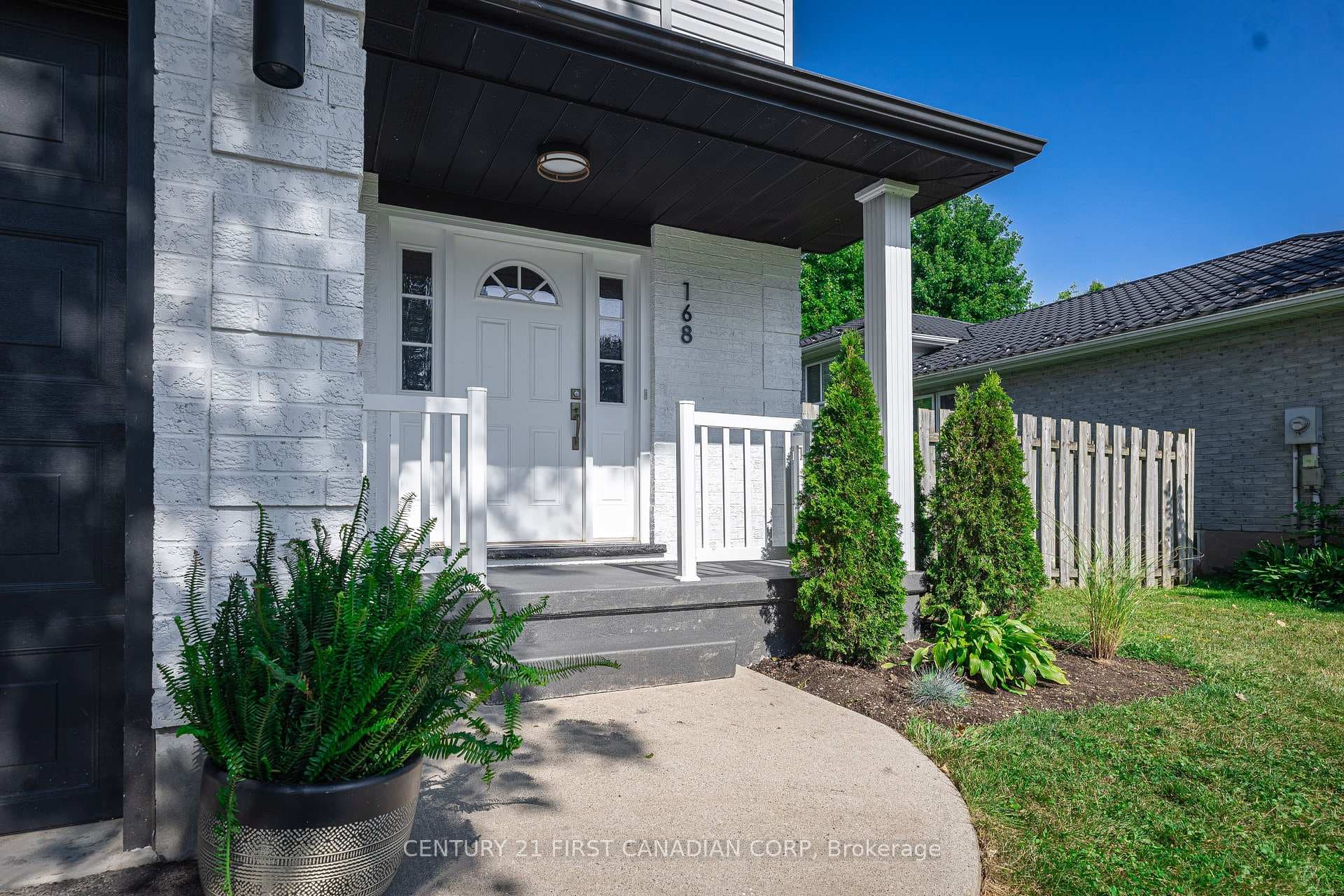 168 Gibson Crescent photo 2