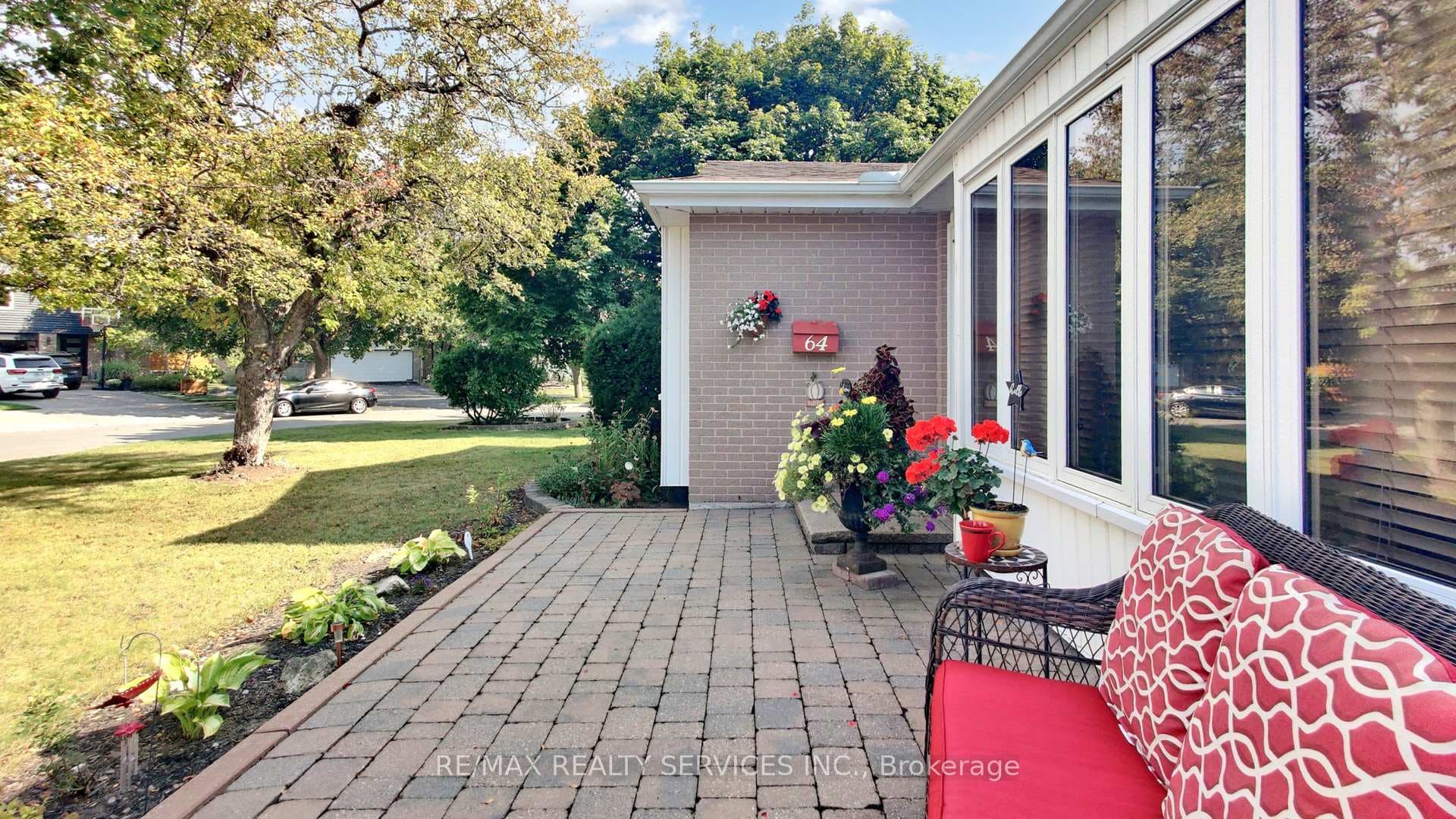 64 Glebe Crescent photo 5