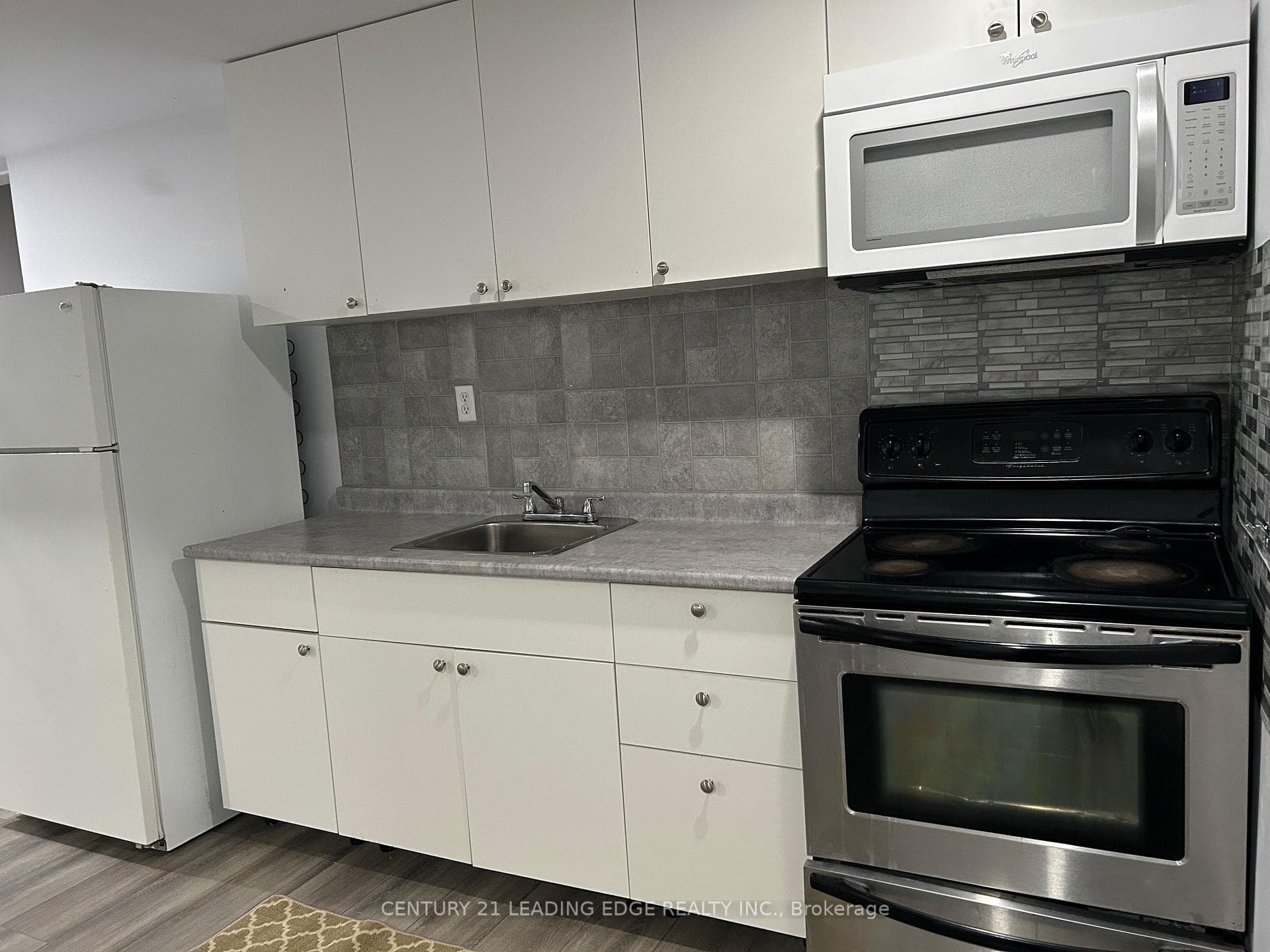 1922 Dalhousie Crescent Unit Bsmt photo 2