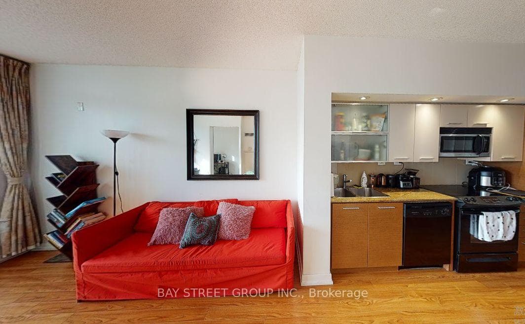 8 Telegram Mews Unit 302 photo 4