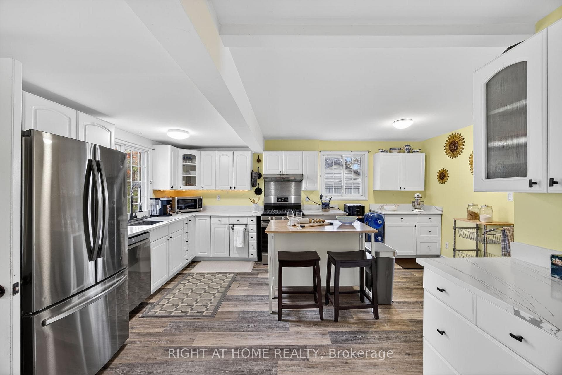 73 Poplar Crescent photo 9