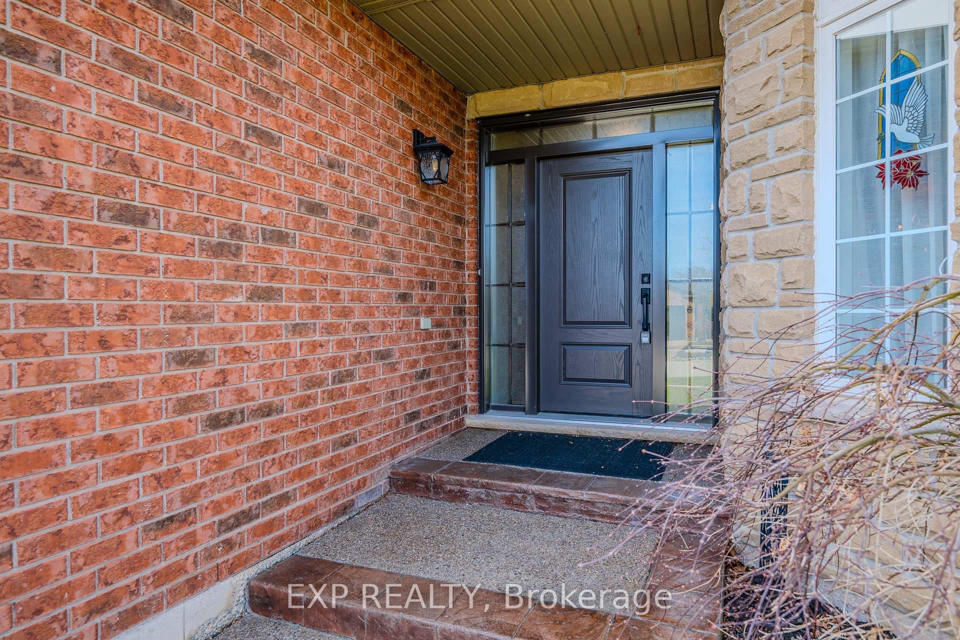 12 Hickory Crescent photo 2