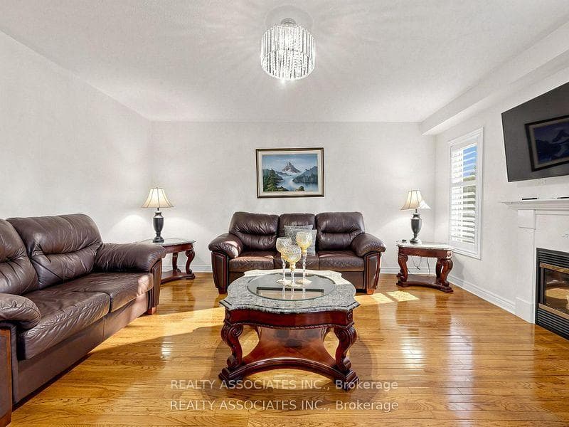 44 Shining Willow Crescent photo 7