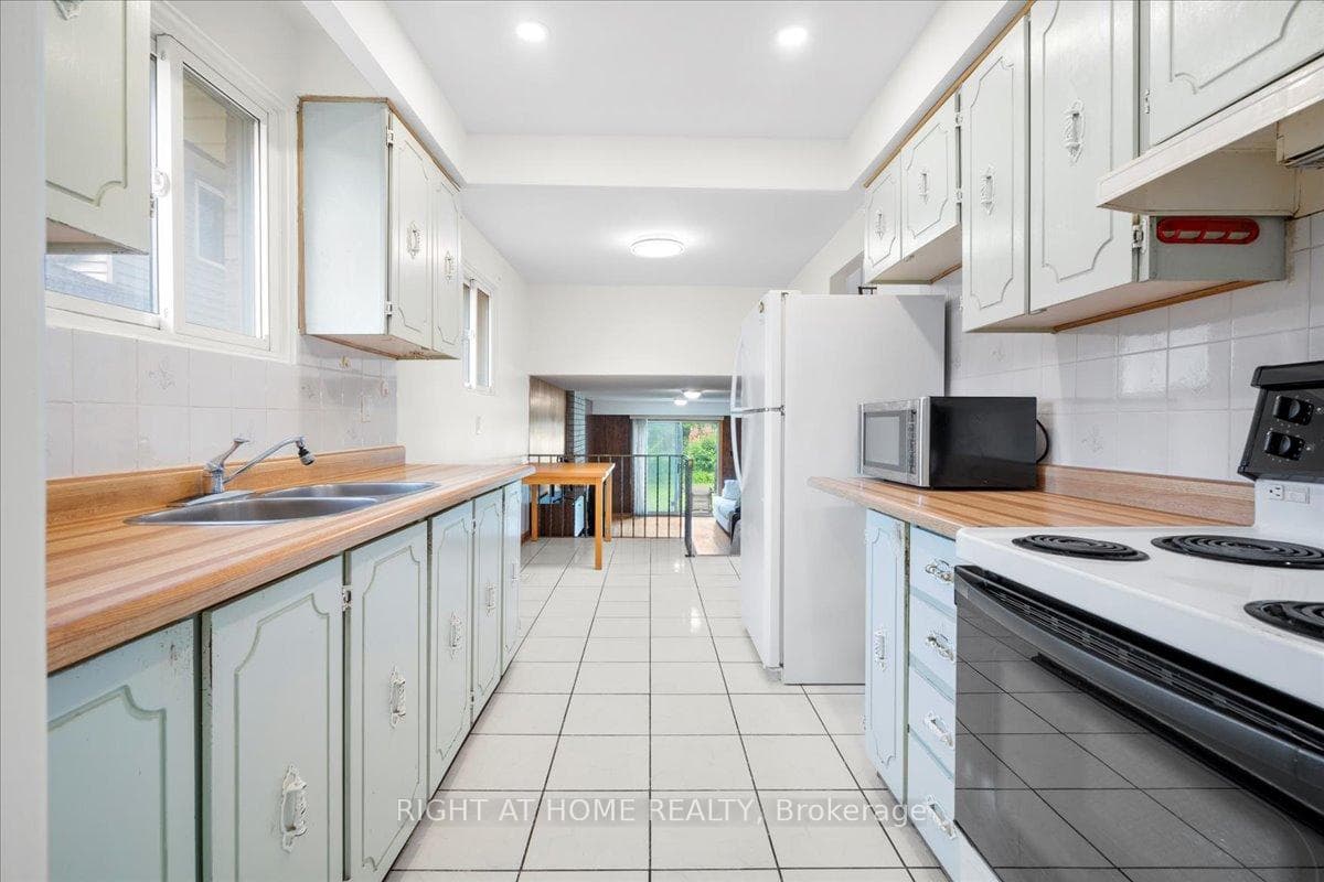40 Greenspire Road photo 6