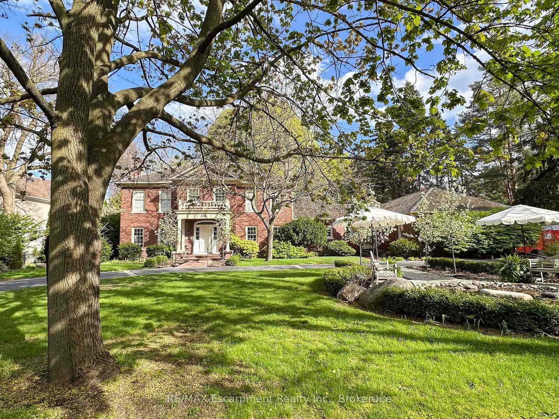 488 Macdonald Road photo 2