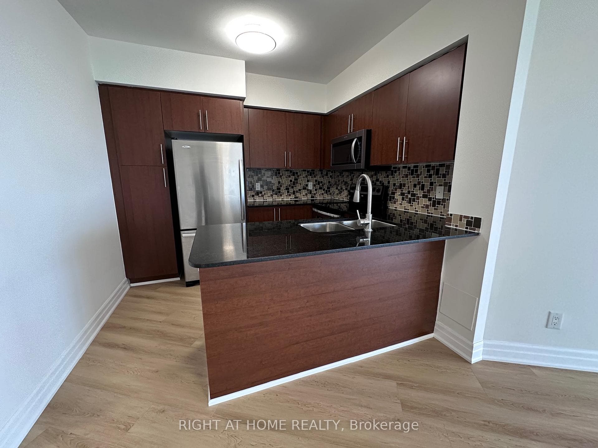 2240 Lakeshore Boulevard Unit 2707 photo 16