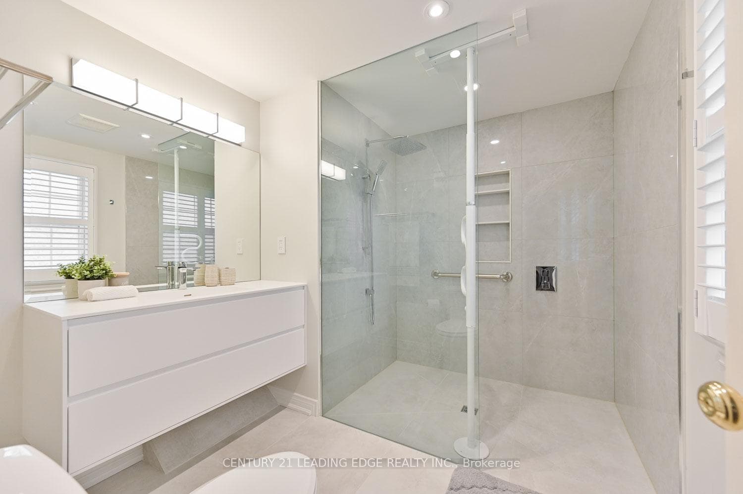 20 Sir Isaac Gate photo 26