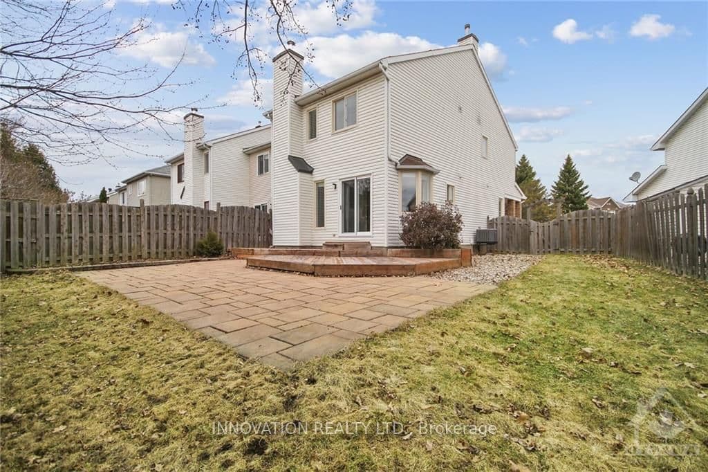 221 MARKLAND Crescent photo 28