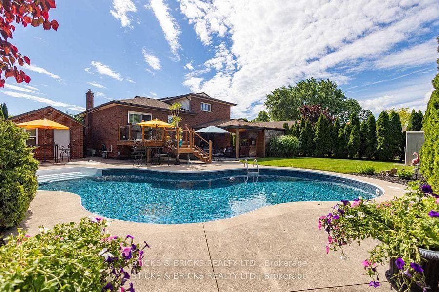 8238 Lexington Court photo 2