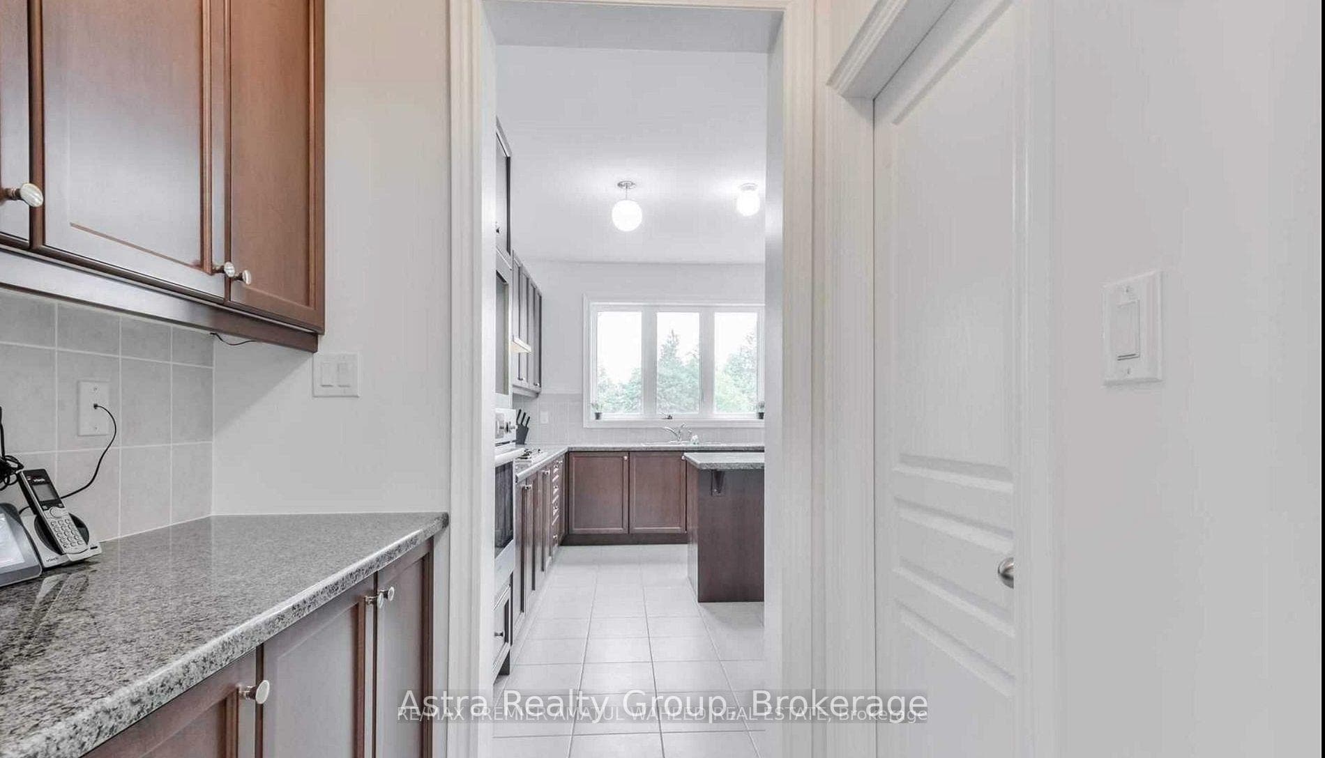 596 Mactier Drive photo 15