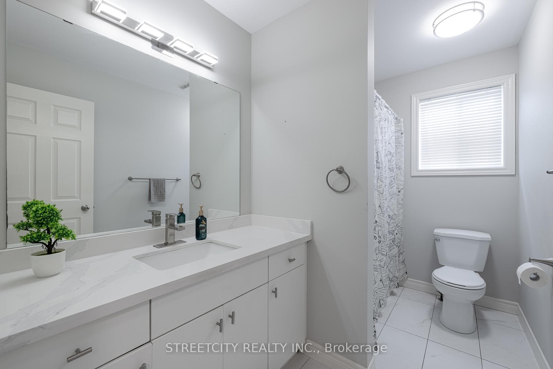 1541 Devos Drive photo 24