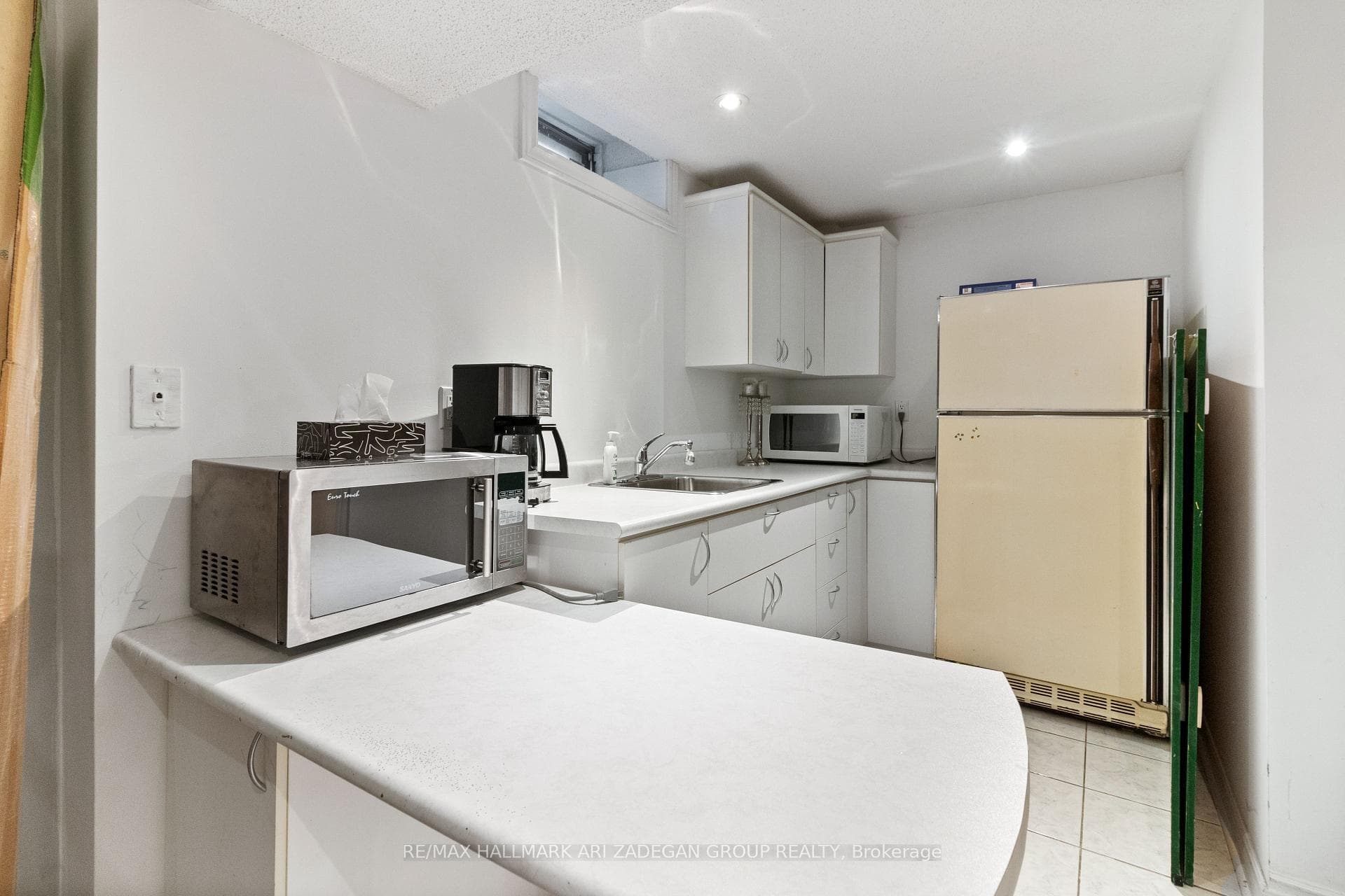 16 Roseborough Crescent photo 24