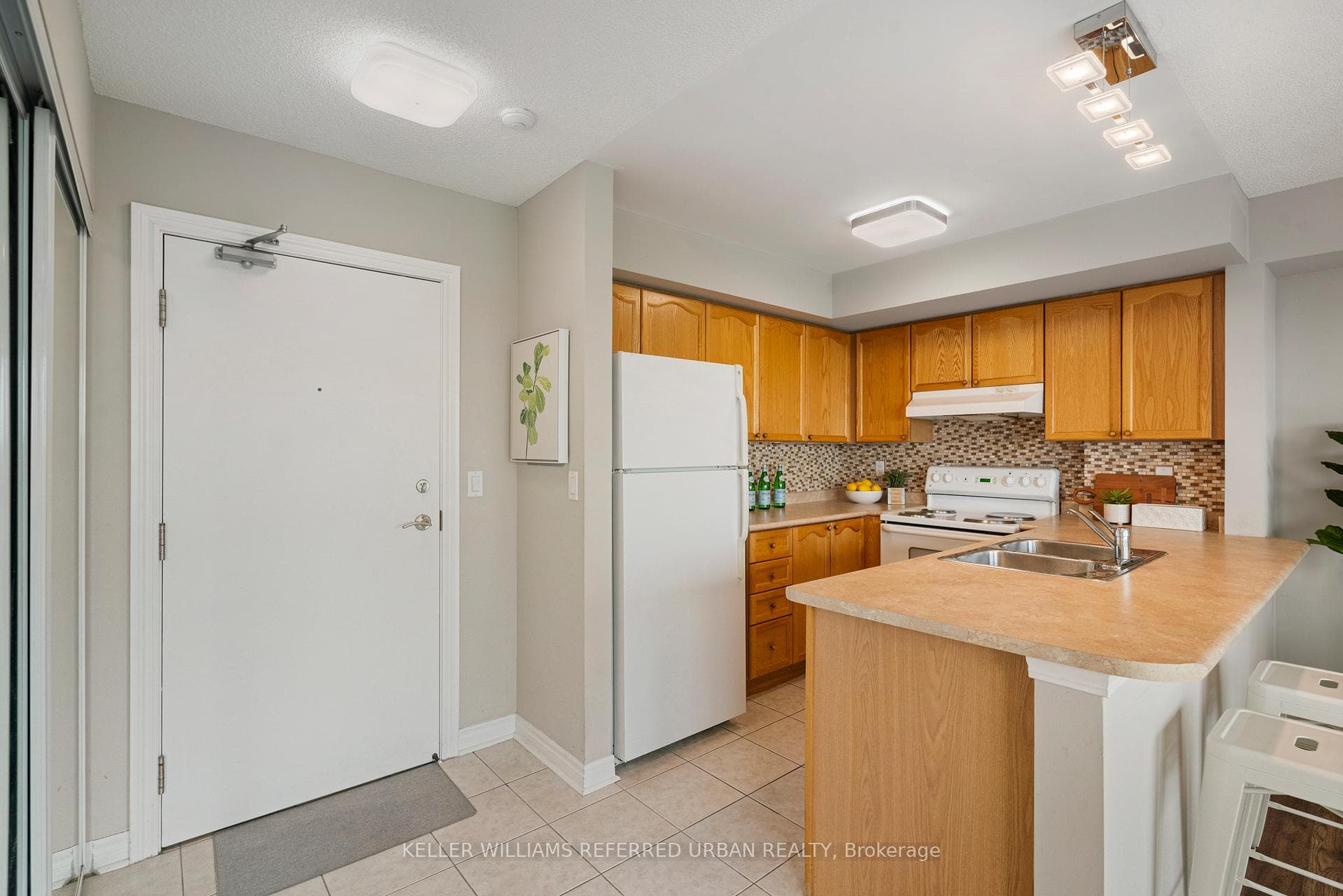 935 Sheppard Avenue Unit 906 photo 4