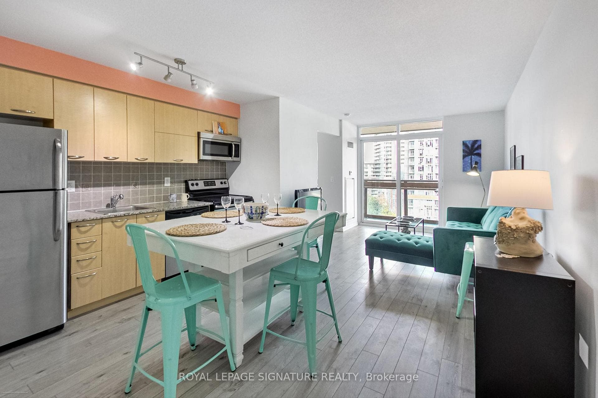 38 Joe Shuster Way Unit 926 photo 2