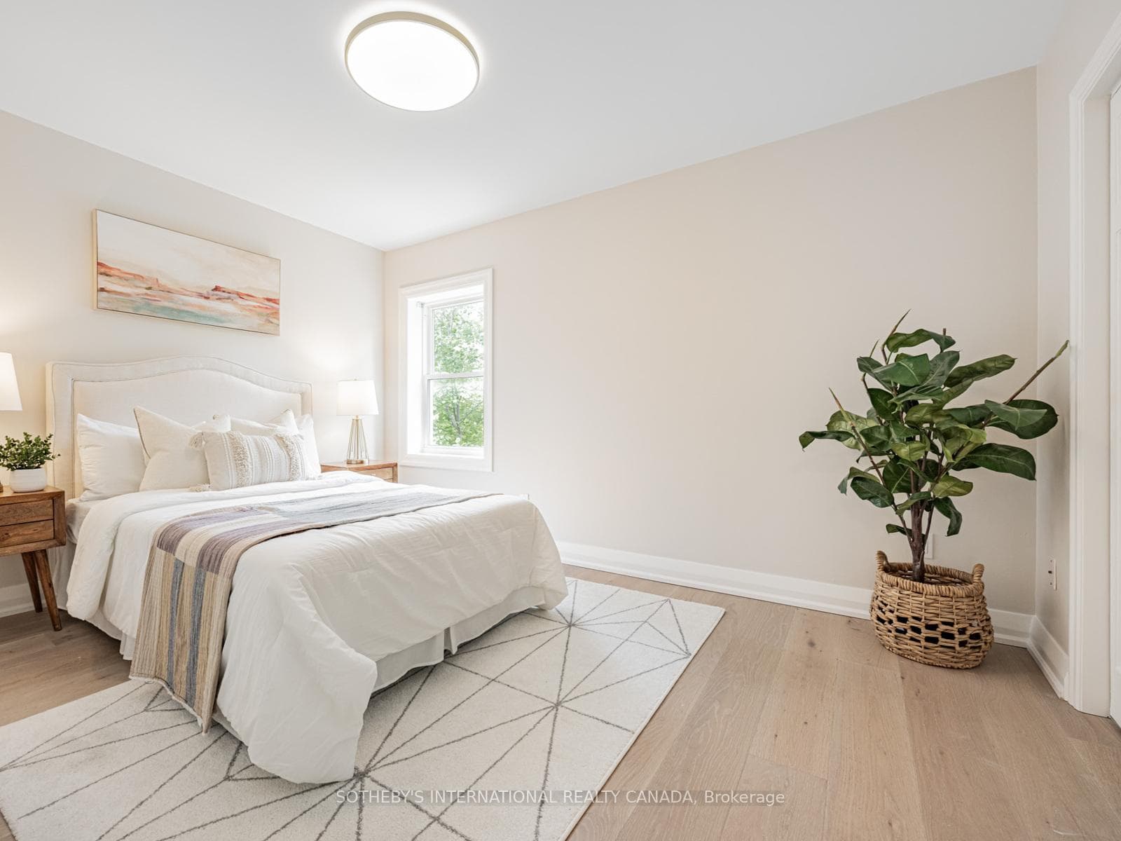 300 Forman Avenue photo 17