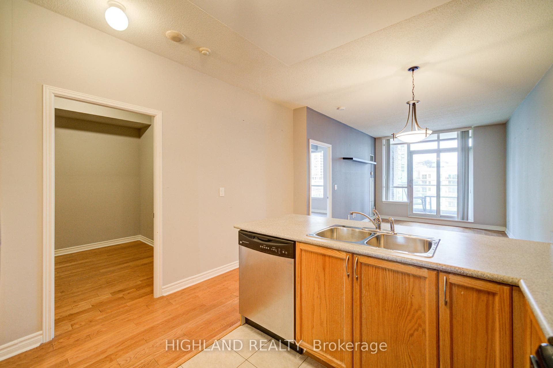 388 Prince Of Wales Drive Unit 614 photo 13