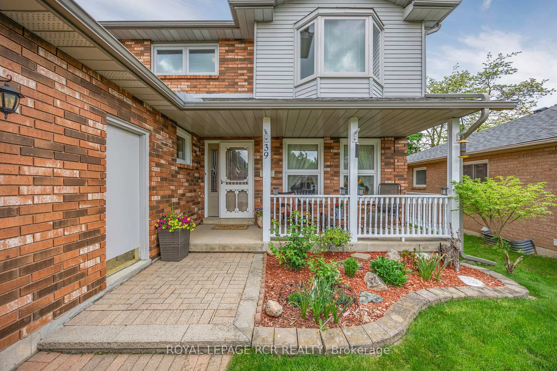 39 Passmore Avenue photo 2