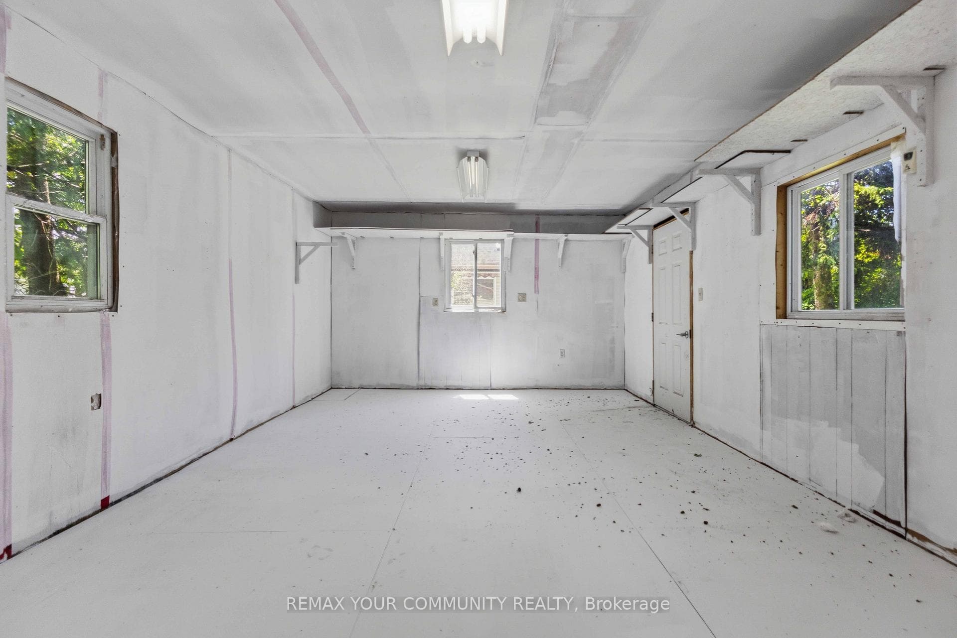 924 Helen Street photo 35
