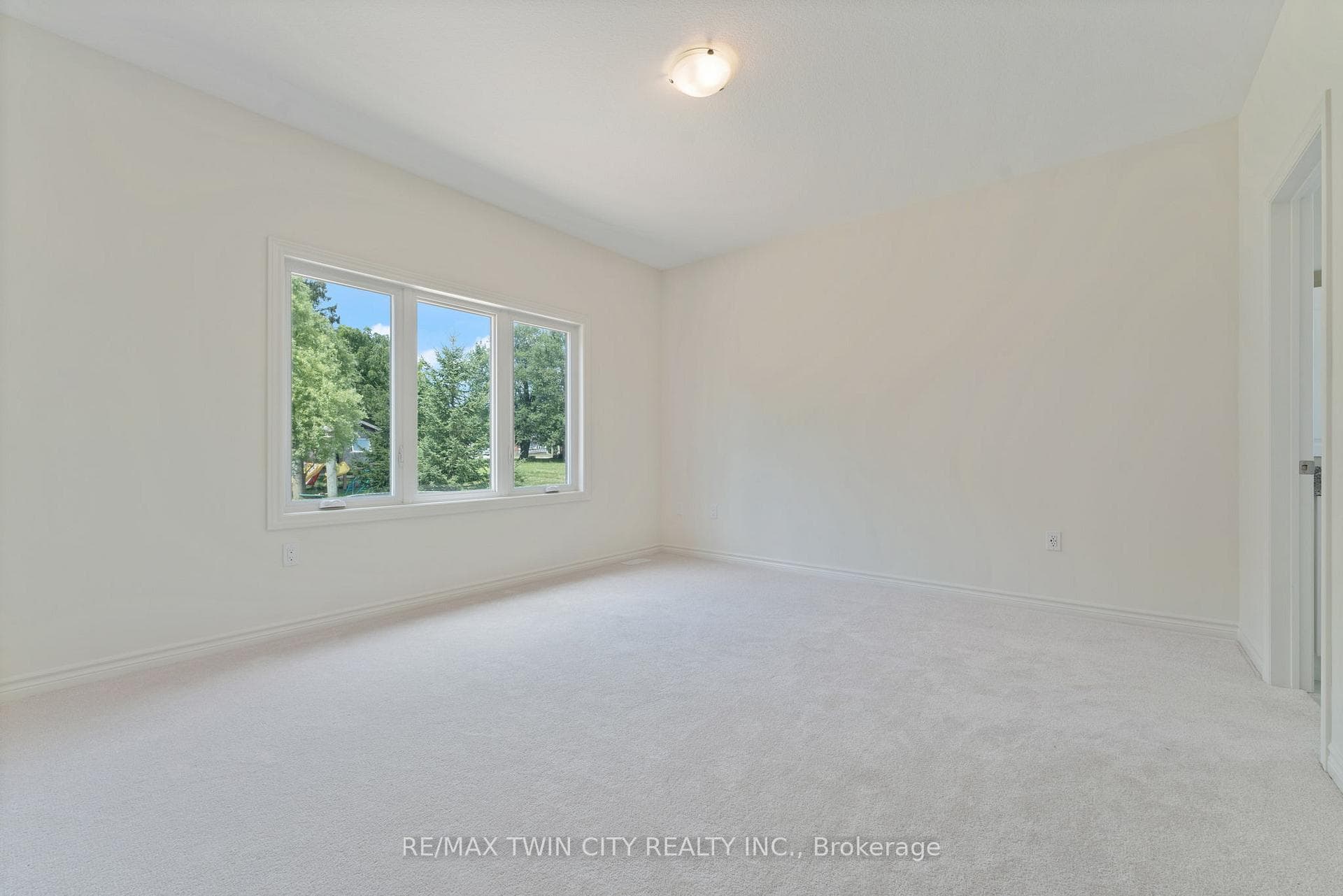 144 Ellen Street photo 25