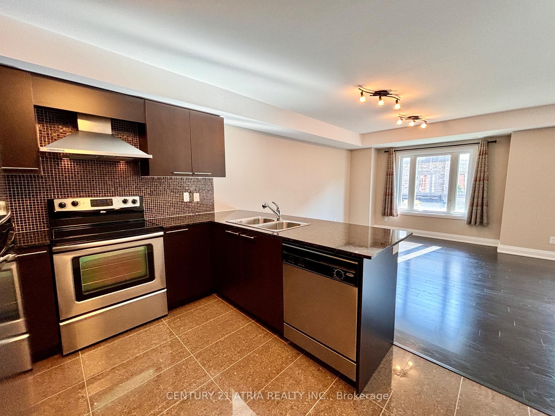 326 John Street Unit 280 photo 2