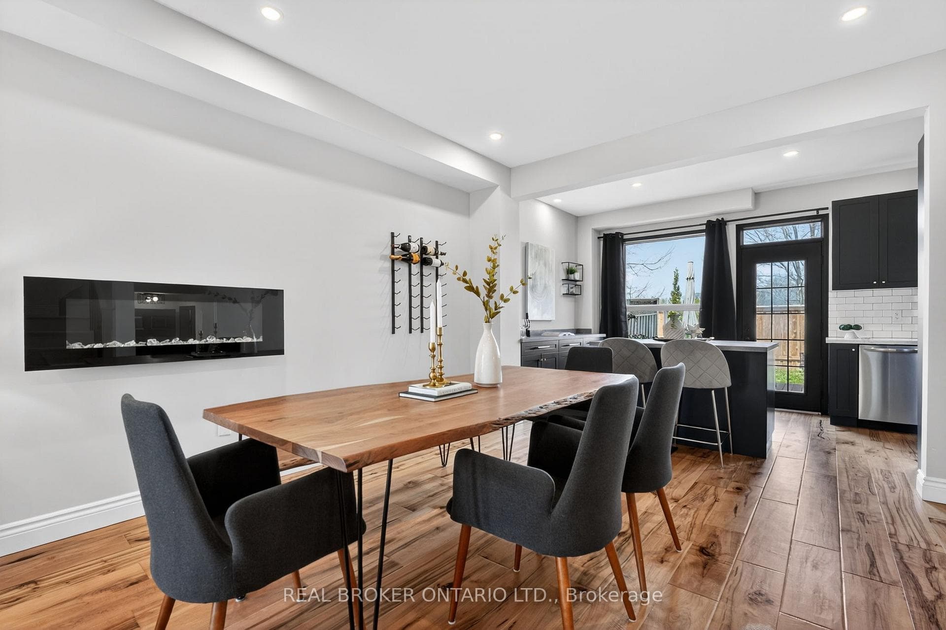 62 Moore Crescent photo 5