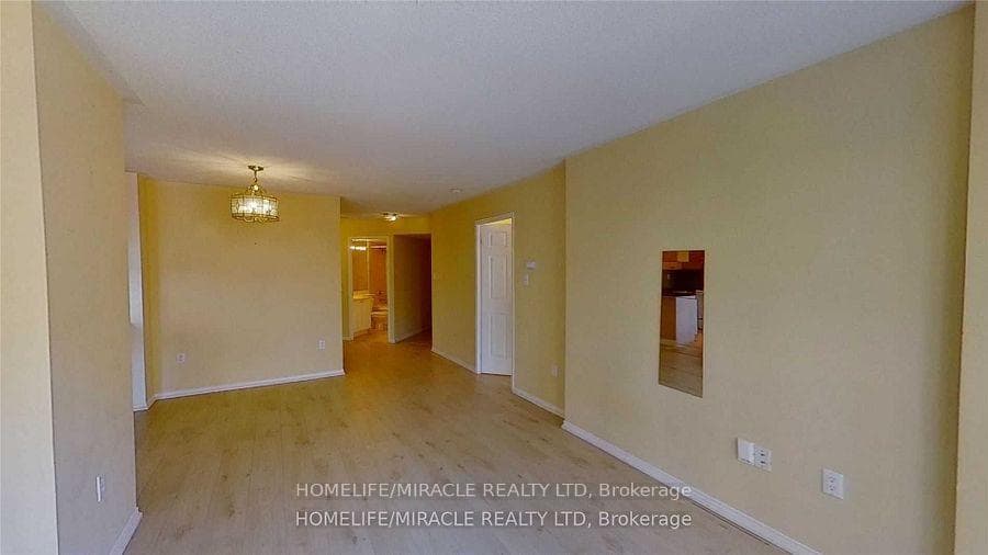 887 Bay Street Unit 304 photo 24
