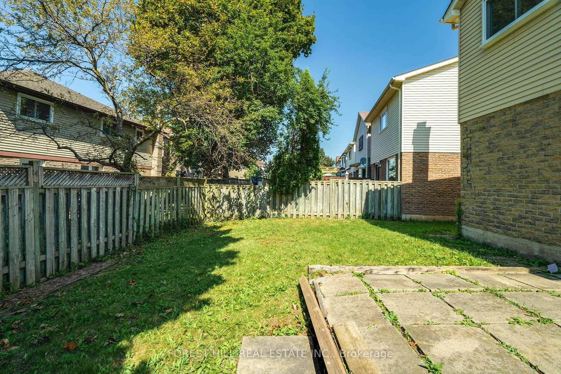 181 Lisa Crescent photo 39