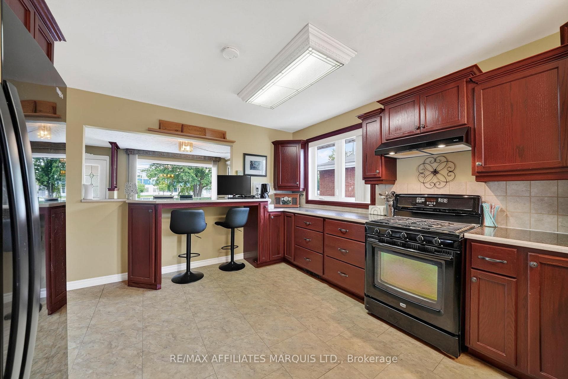 1489 Holy Cross Boulevard photo 9