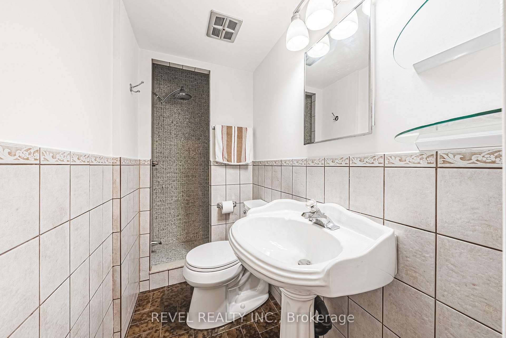 2546 Robinson Street photo 18